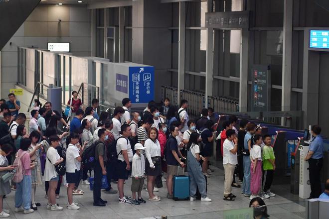 首条设计时速350公里高铁开通15年见证中国高铁崛起米乐M6 米乐(图3)