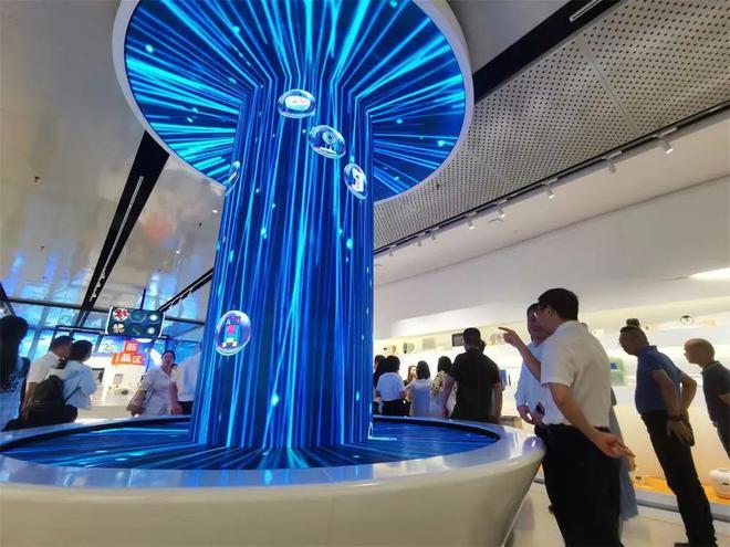 米乐M6 米乐央视新闻聚焦广东工业设计城记者感受脑洞大开的创意产品(图4)