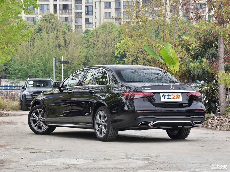 诠释低调米乐M6 米乐商务经典还得看奔驰E300(图3)