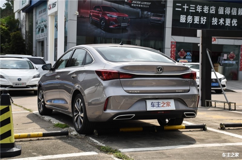 外观配置均有变化 米乐 M6米乐新款逸动PLUS到店实拍图片介绍(图2)