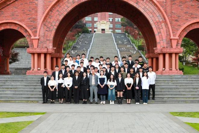 米乐M6 米乐14项国家级大奖！贵州工商职业学院在第九届全国高校BIM毕业设计创新大赛中再创纪录(图2)