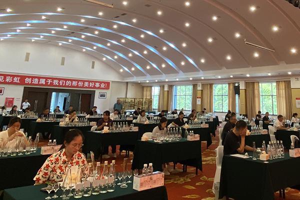 首届中国白酒酒体设计大赛米乐 M6米乐湖南选拔赛暨湖南省品酒大师竞赛在邵阳闭幕(图4)