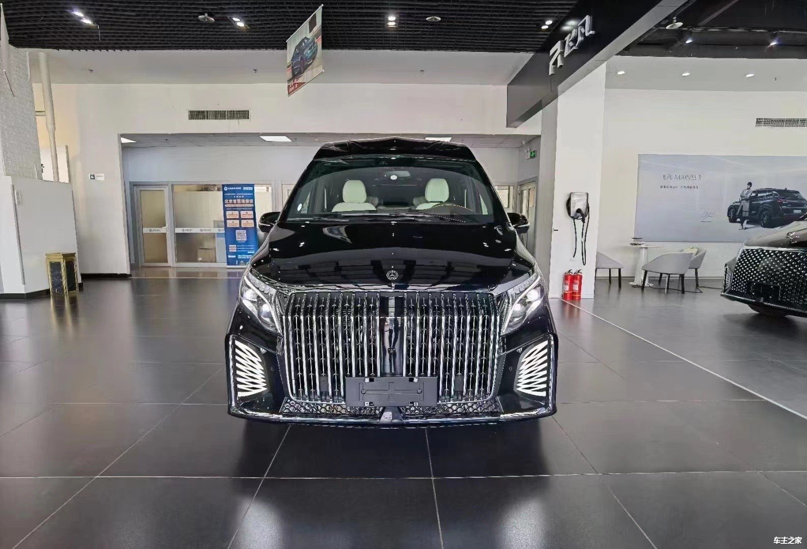 米乐M6 米乐V260L商务车与奔驰轿车一脉相承的外观、内饰设计！！(图1)