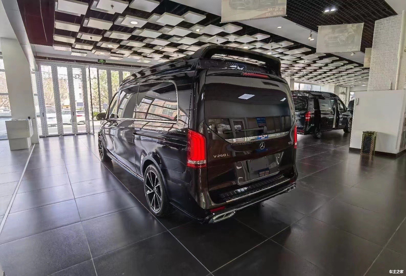 米乐M6 米乐V260L商务车与奔驰轿车一脉相承的外观、内饰设计！！(图6)