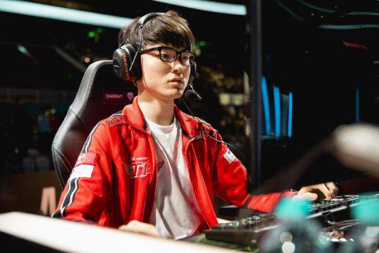 米乐M6 米乐打野选手提前退出FMVP争夺？LOL设计师钦定降低打野位15%影响力(图1)