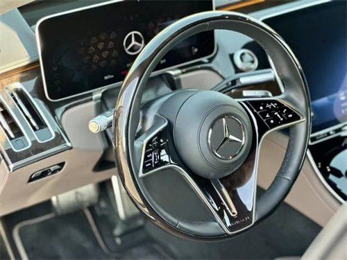 2米乐 M6米乐3款奔驰迈巴赫S580极度奢华商务座驾(图3)