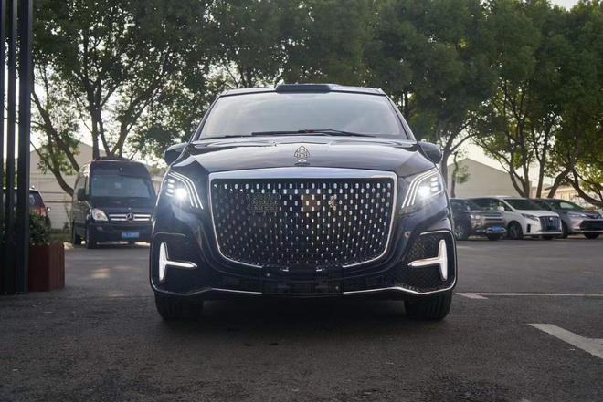 奔驰威霆豪华商米乐 M6米乐务车多种改装方案现车(图3)
