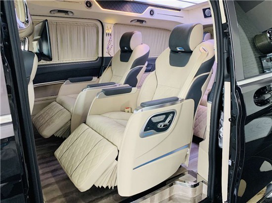 米乐 M6米乐奔驰V260商务车七座高顶双色外观迈巴赫(图4)