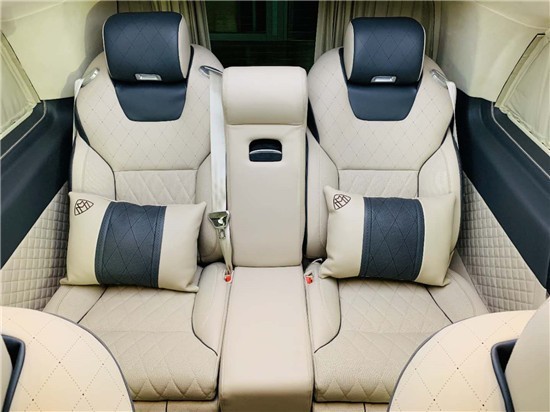 米乐 M6米乐奔驰V260商务车七座高顶双色外观迈巴赫(图5)