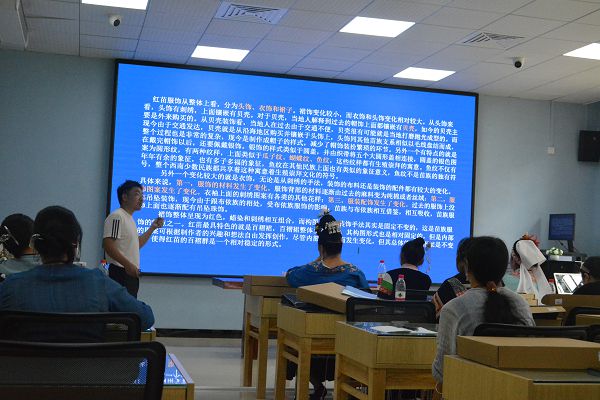 “贵州少数民族米乐M6 米乐服饰图案的文创设计实践讲座”顺利完成(图1)