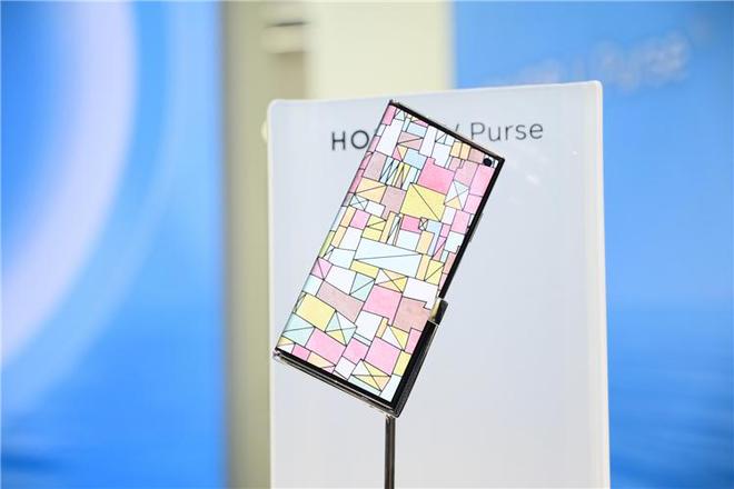 荣耀V Purse米乐M6 米乐折叠屏全球首次亮相外折设计厚度不到9毫米(图2)