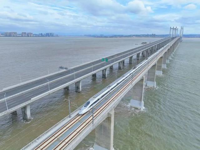 我国首条设计时速350公里的跨海高铁开始试运行米乐M6 米乐(图1)