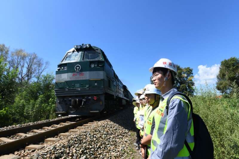 “新生代”铁路设计班组：边疆铁路建设“绽米乐 M6米乐芳华”(图3)