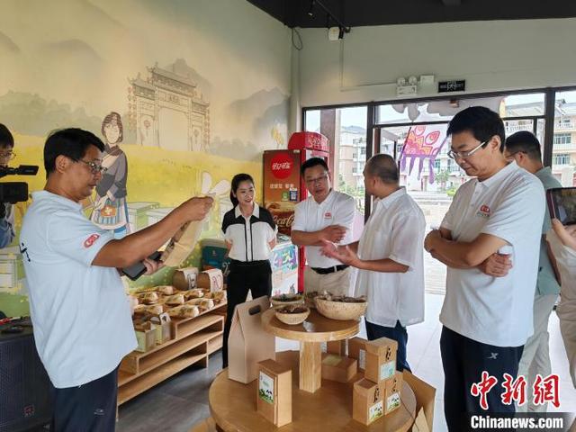 海峡两岸设计师访中国青瓷之都 用脚步丈量城市发展空间米乐 M6米乐(图1)