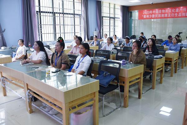 “寨生回响：非物质文化遗产与米乐 M6米乐文创产品设计专题讲座”顺利完成(图2)