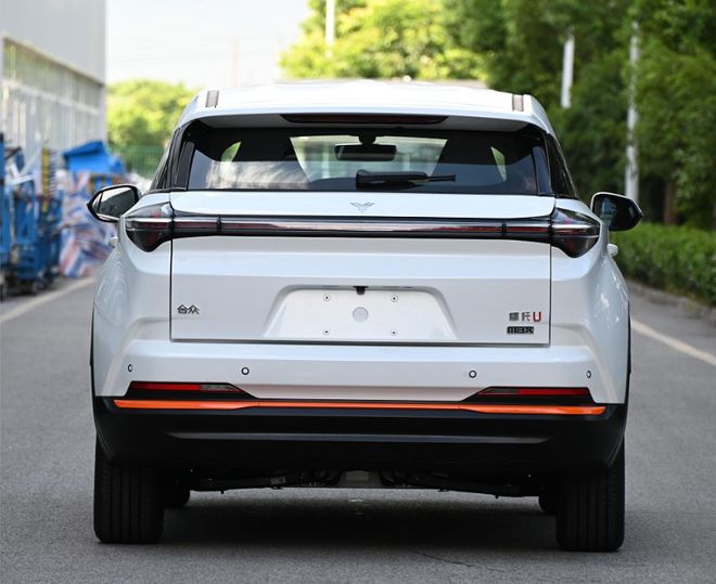 米乐 M6米乐哪吒 X 全新 SUV 外观设计效果图公布前脸霸气(图2)