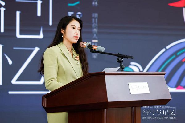 米乐M6 米乐“符号与记忆——贵州苗族刺绣精品及创新设计展”在贵阳开幕(图6)