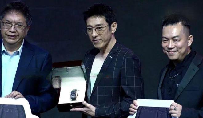 米乐 M6米乐港星：吕颂贤变身手表设计师网友说果然港星都是万能的(图1)