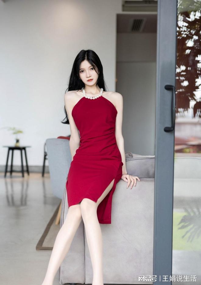 红色的米乐 M6米乐挂脖连衣裙 时尚又优雅 修身设计尽显女性的身材曲线美(图1)