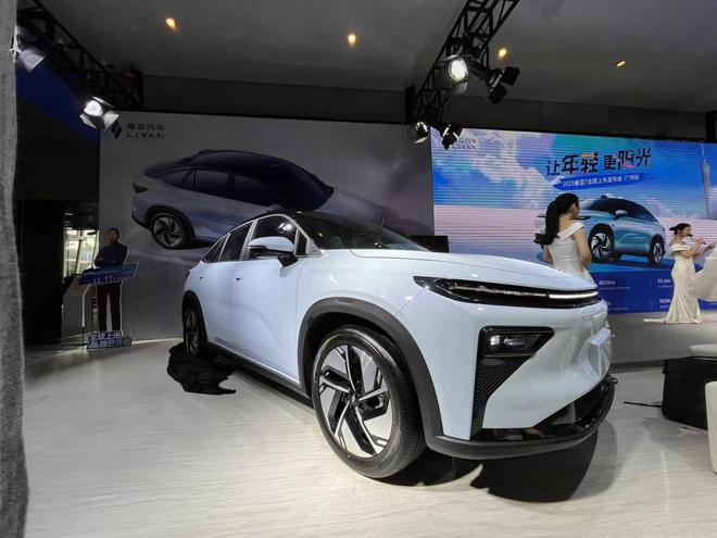 米乐 M6米乐睿蓝7不到12万起售续航最高超600km轿跑设计吸睛(图4)