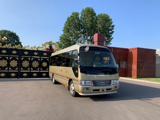 米乐 M6米乐丰田考斯特15座价格商务车豪华米黄金色 售全国 可分期(图1)