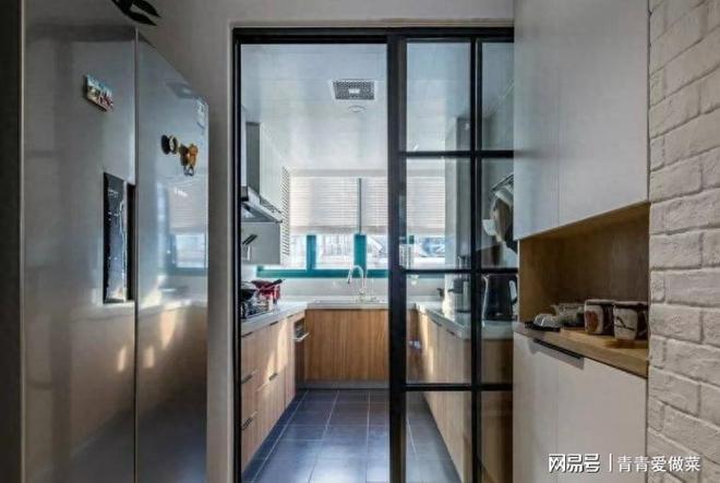 厨房还在用推拉门吗？入住后才知米乐 M6米乐道太不实用了这样设计更明智(图1)