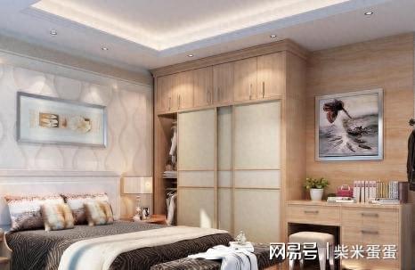 米乐M6 米乐卧室衣柜到顶设计万万记得加上石膏线装饰美观又实用太聪明了(图4)