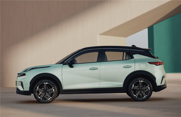 定位“新都市机能超电SUV”领克06 EM-P官图发布：内饰外观全部换新米乐M6 米乐(图3)