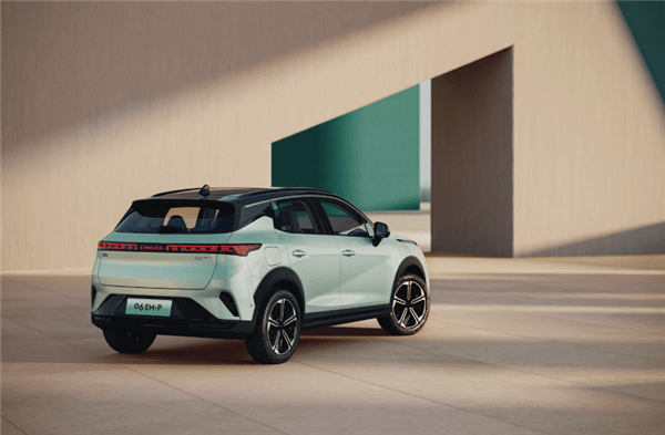 定位“新都市机能超电SUV”领克06 EM-P官图发布：内饰外观全部换新米乐M6 米乐(图4)
