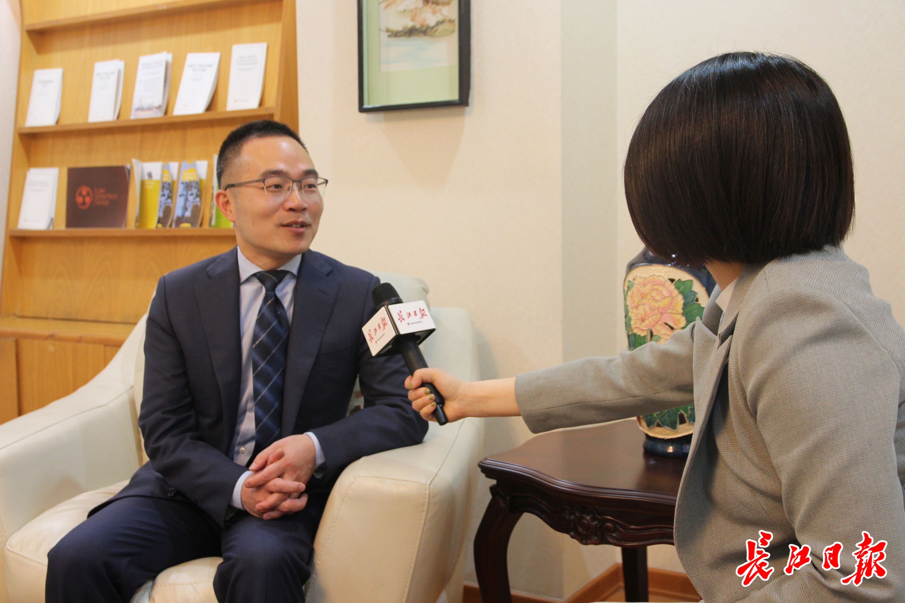 长江日报记米乐M6 米乐者专访中国驻厄瓜多尔使馆经济商务参赞 厄瓜多尔有中资企业近90家(图1)