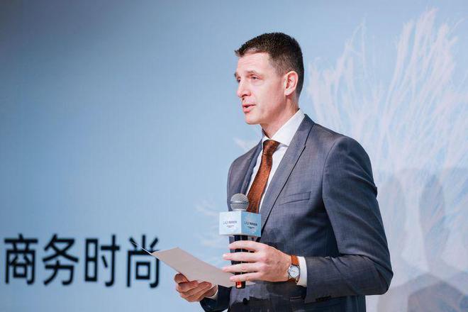 LILY商务时尚「净」系列发布会 中意韩联合设计创新商务时尚鹅绒服米乐M6 米乐(图5)