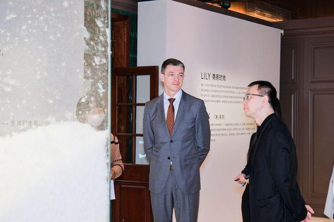 LILY商务时尚「净」系列发布会 中意韩联合设计创新商务时尚鹅绒服米乐M6 米乐(图6)