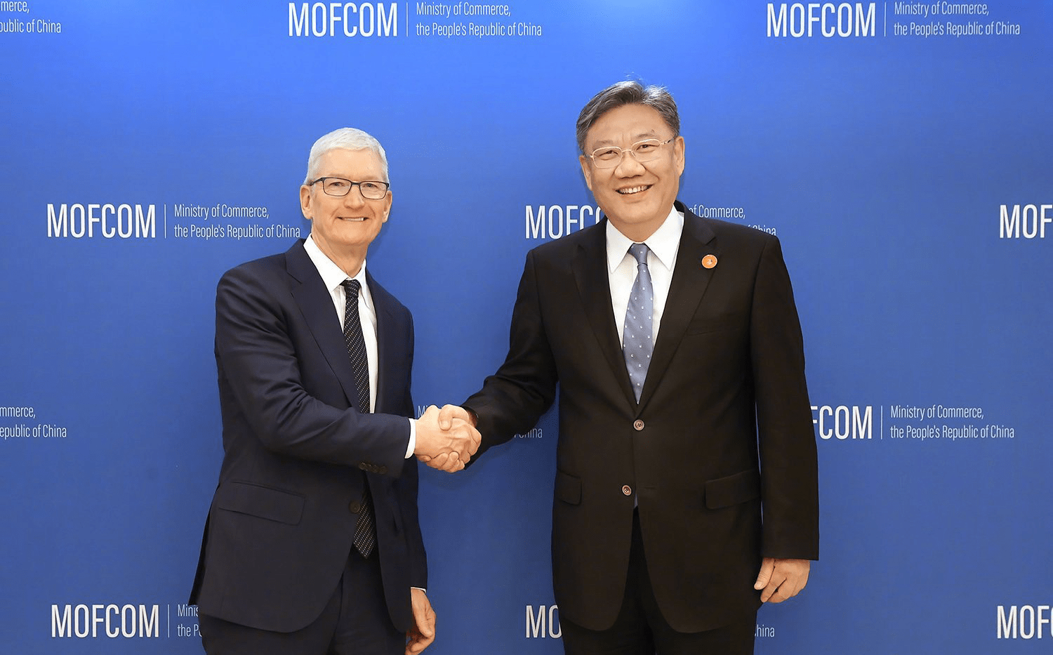 米乐 M6米乐【科技早报】商务部部长王文涛会见苹果CEO库克；国美零售发布澄清公告(图1)