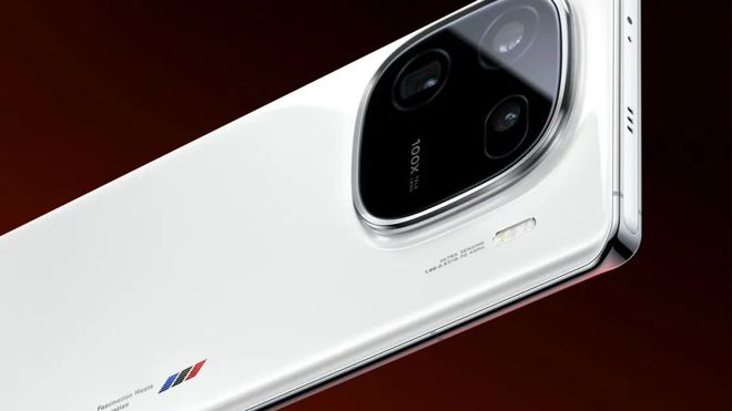 米乐 M6米乐iQOO 12Pro真机曝光：前后双曲+腕表设计影像大幅升级(图2)