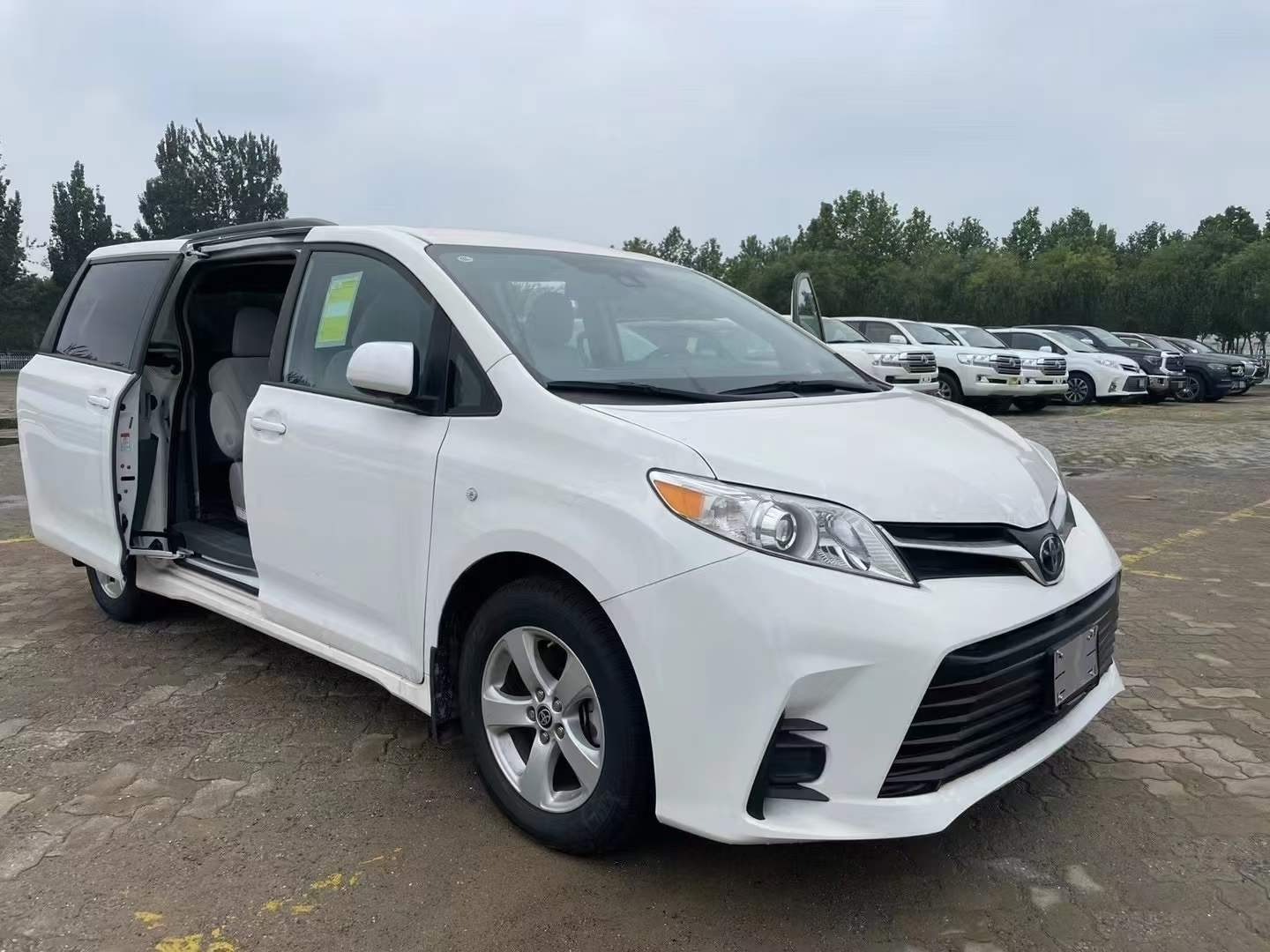 进口米乐M6 米乐塞纳加版商务车 现车特价秒杀(图4)