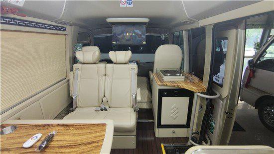 丰田考斯特商务车报价6-20座有现车(图3)