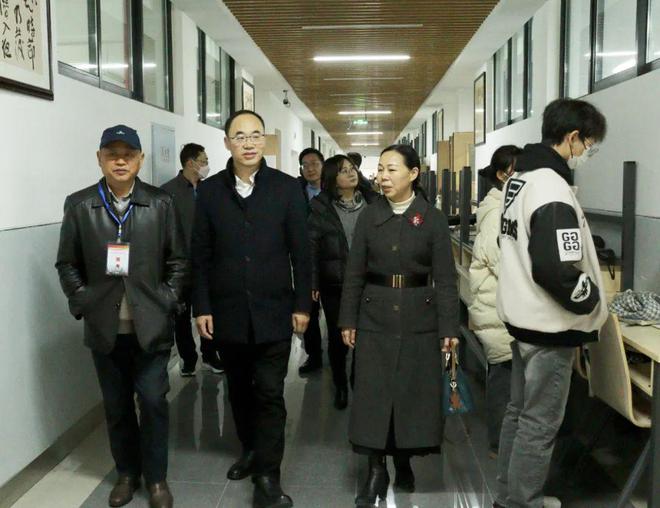 四川逾35万名考生参加2024年普通高校招生美术与设计类专业统考(图2)