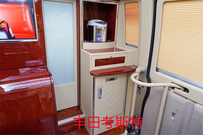 丰田考斯特7座商务旅居版2024新款(图1)