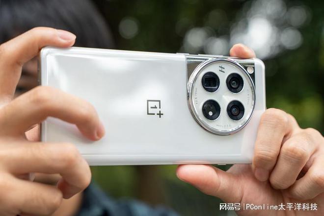 从打造经典到超越经典解析一加手机的美学设计(图4)