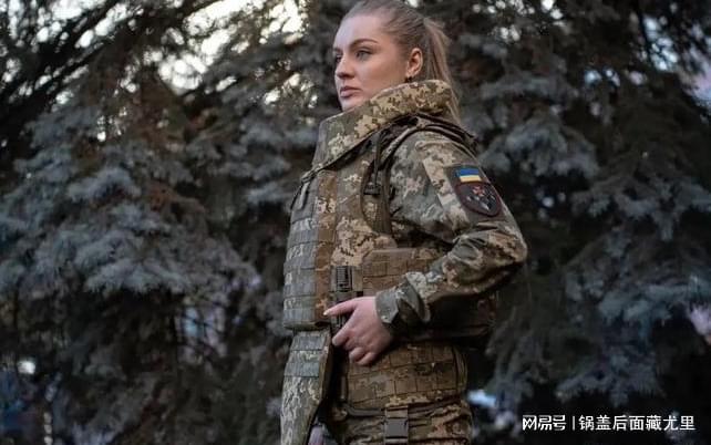 男兵要打光了！乌克兰国防部批准设计女性防弹衣女兵将走上战场(图2)