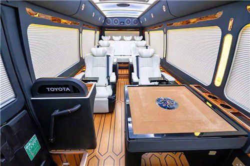 丰田考斯特12座商务车VIP头等舱商务车(图3)