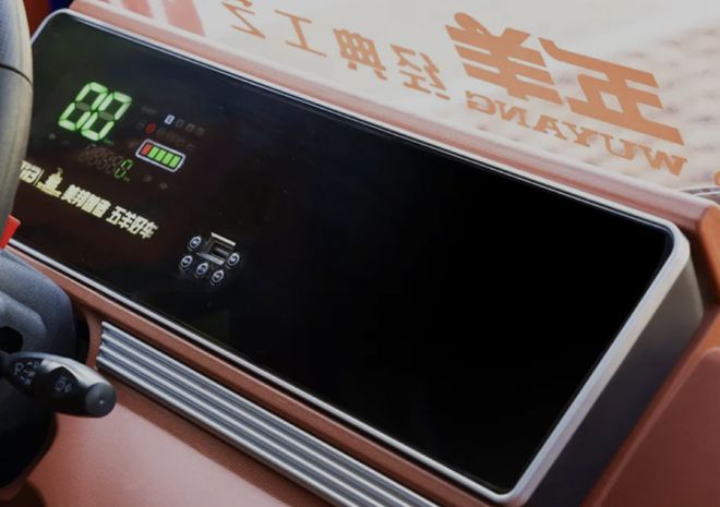 2款半封闭重型三轮车亮相！双舱设计客货两用可载重3000斤！(图5)