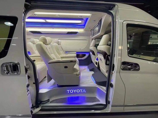 丰田海狮九座商务车：宽敞舒适的商务伙伴(图2)