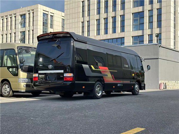 丰田考斯特10座高端商务车现车优惠售价(图2)
