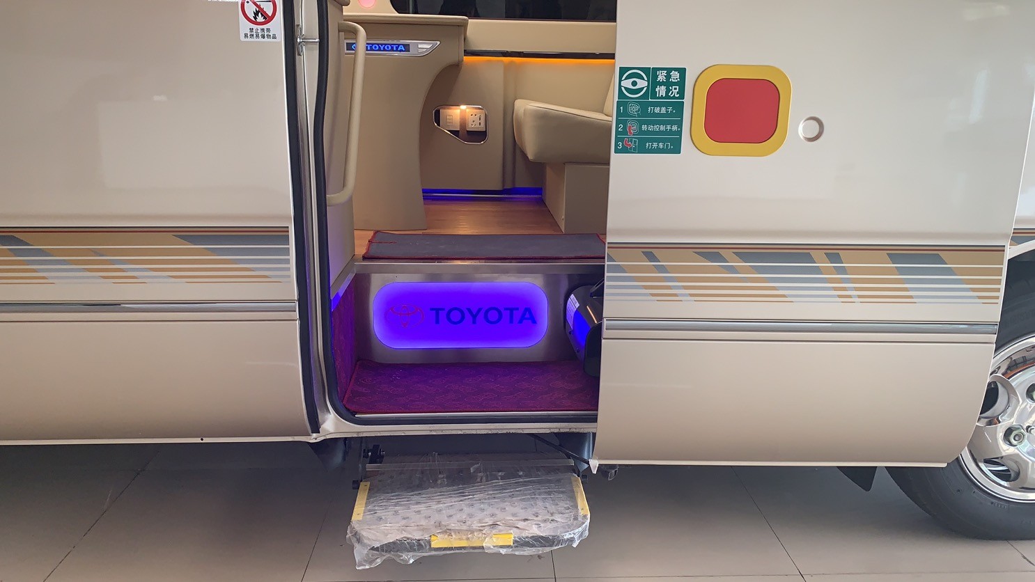 丰田考斯特17座公务用车首选(图5)