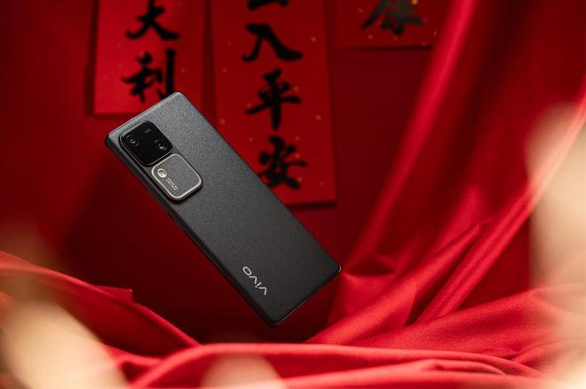 vivo S18图赏：延续经典云窗设计影棚级人像拍摄好评(图2)