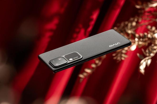 vivo S18图赏：延续经典云窗设计影棚级人像拍摄好评(图3)