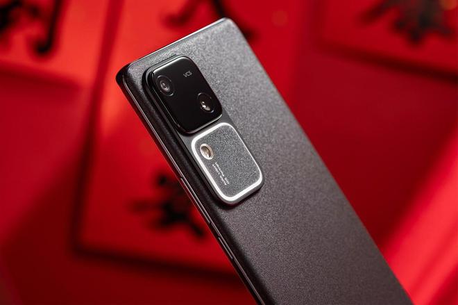 vivo S18图赏：延续经典云窗设计影棚级人像拍摄好评(图5)