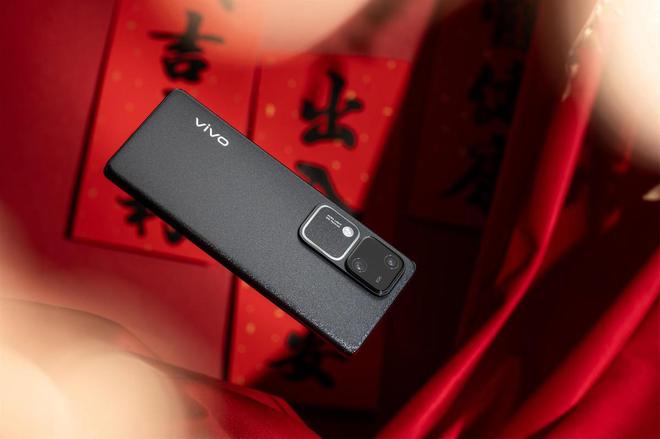 vivo S18图赏：延续经典云窗设计影棚级人像拍摄好评(图4)