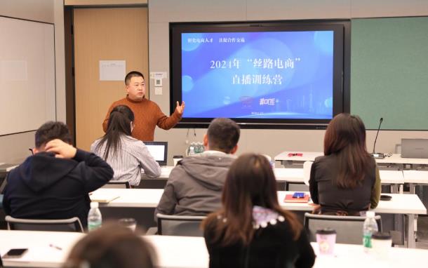美腕出席上海市丝路云品联盟签约仪式 将为“一带一路”电子商务交流贡献力量(图4)
